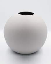 Load image into Gallery viewer, Round Matte Vase