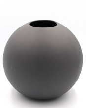 Load image into Gallery viewer, Round Matte Vase